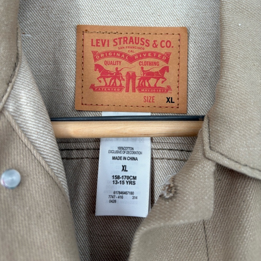 LEVI’S Youth Tan Trucker Jacket - Picture 9 of 9